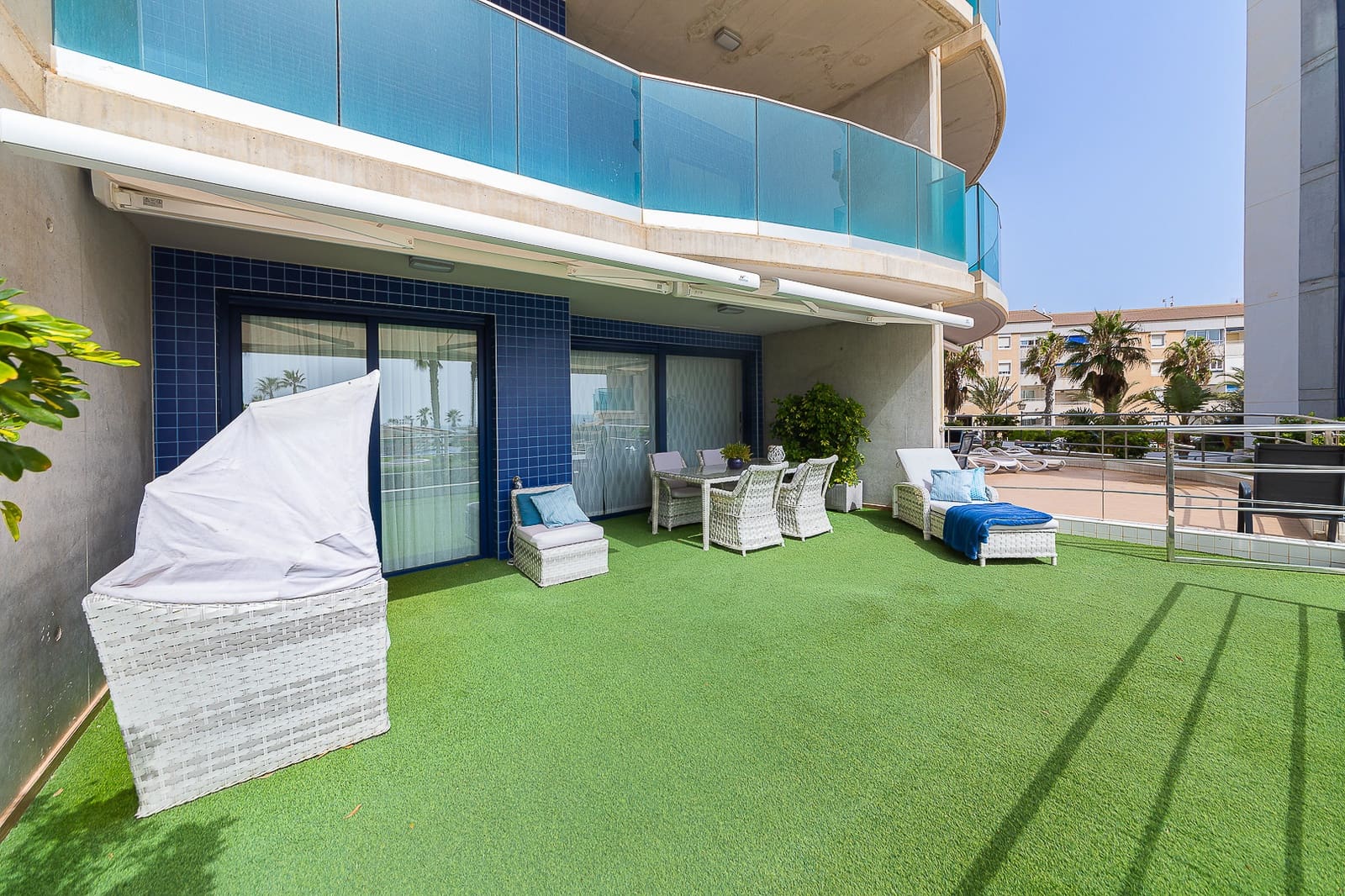 2 soveværelse Lejlighed til salg i Torrevieja med swimmingpool garage - € 405.000 (Ref: 9396886)