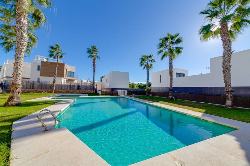 3 soveværelse Villa til salg i Villamartin med swimmingpool garage - € 469.000 (Ref: 9412676)