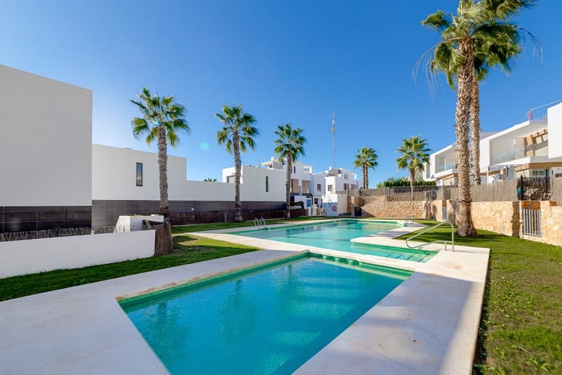 3 soveværelse Villa til salg i Villamartin med swimmingpool garage - € 469.000 (Ref: 9412676)