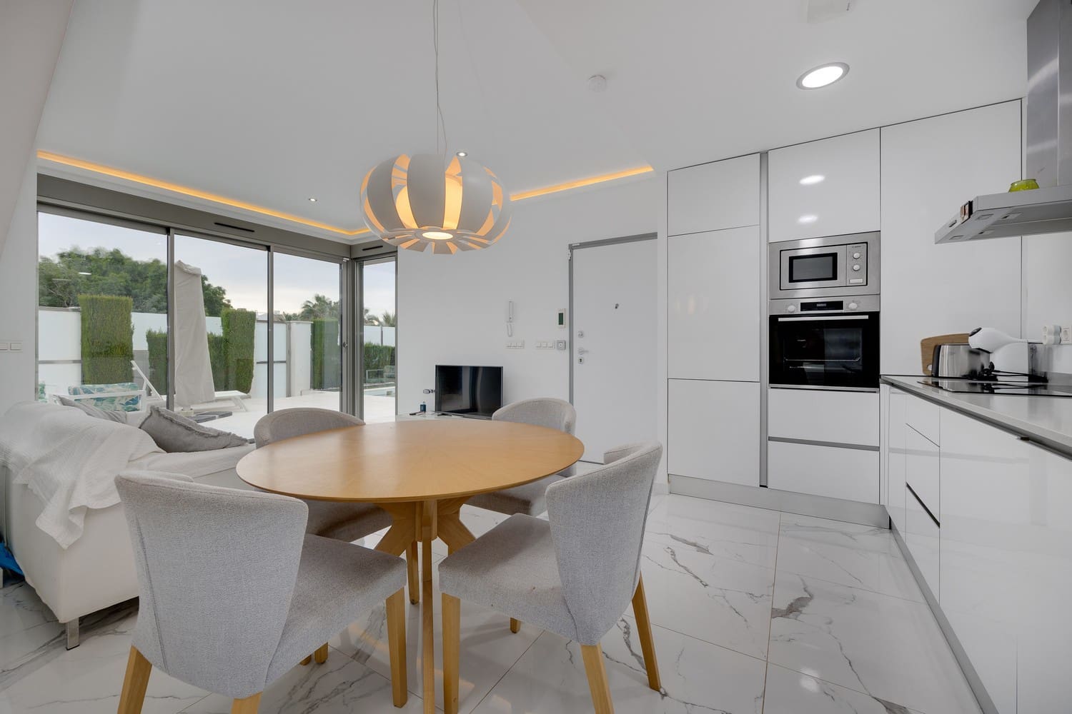 3 soveværelse Villa til salg i Villamartin med swimmingpool garage - € 469.000 (Ref: 9412676)