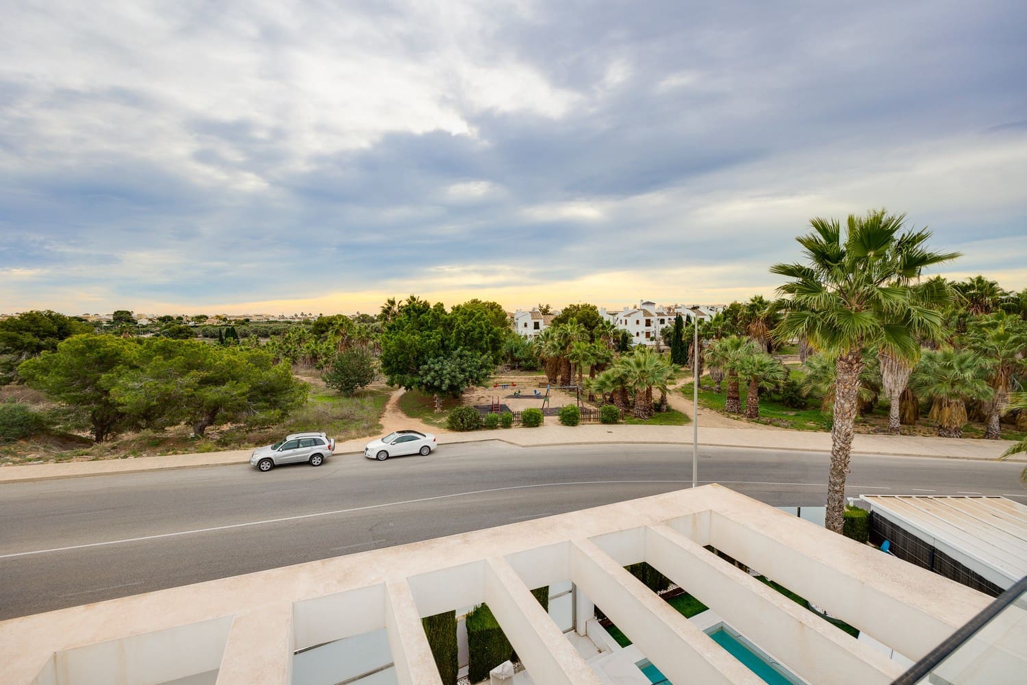 3 soveværelse Villa til salg i Villamartin med swimmingpool garage - € 469.000 (Ref: 9412676)