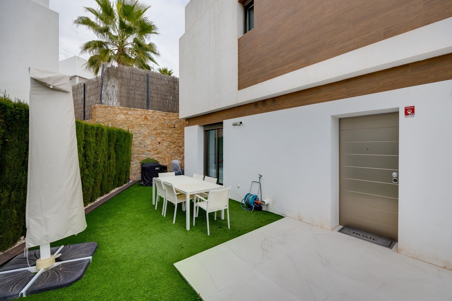 3 soveværelse Villa til salg i Villamartin med swimmingpool garage - € 469.000 (Ref: 9412676)