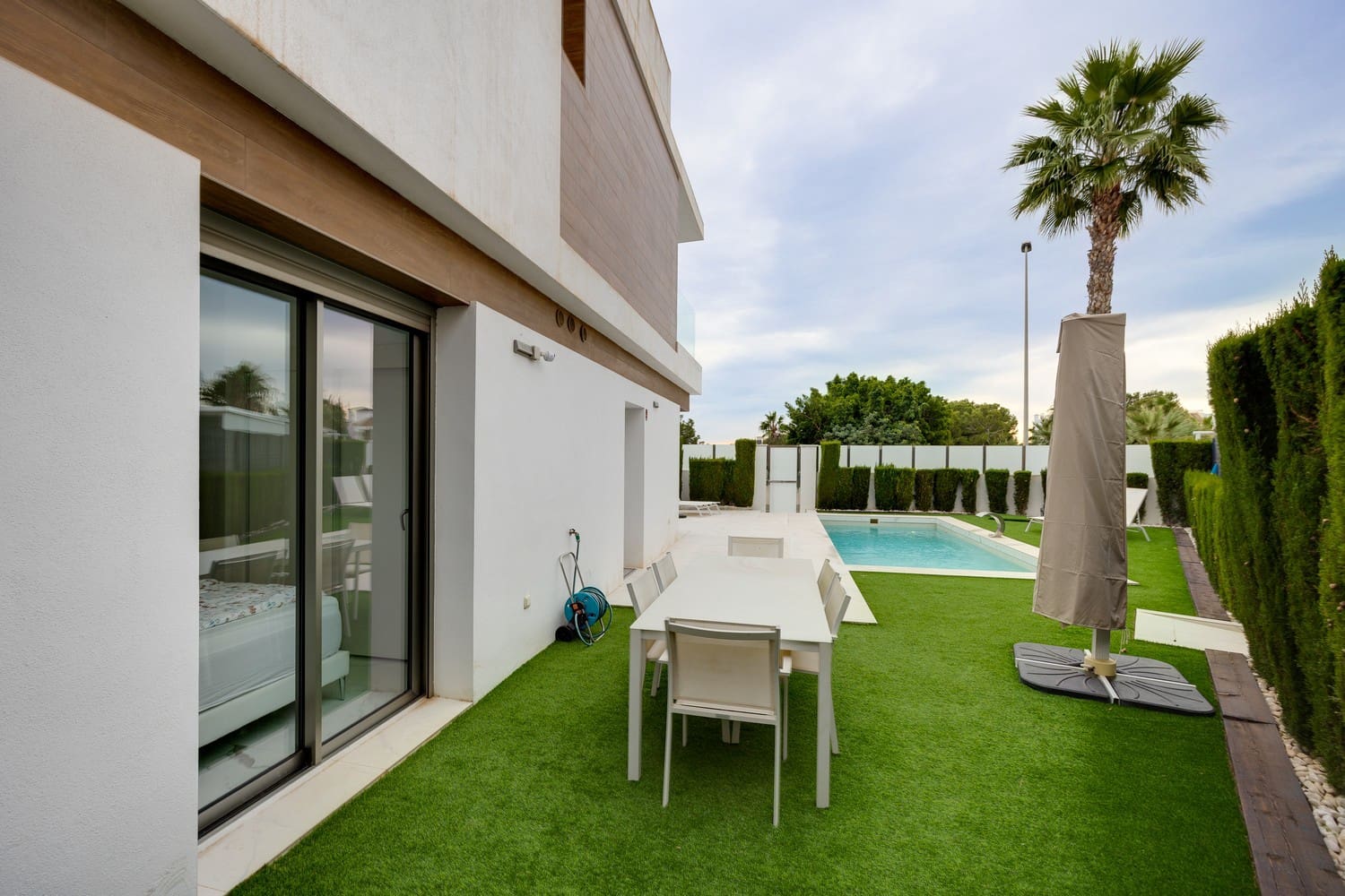 3 soveværelse Villa til salg i Villamartin med swimmingpool garage - € 469.000 (Ref: 9412676)