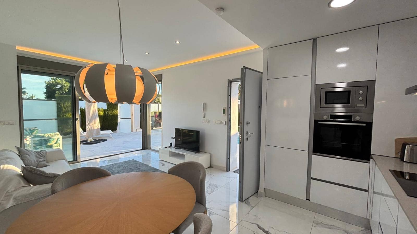 3 soveværelse Villa til salg i Villamartin med swimmingpool garage - € 469.000 (Ref: 9412676)