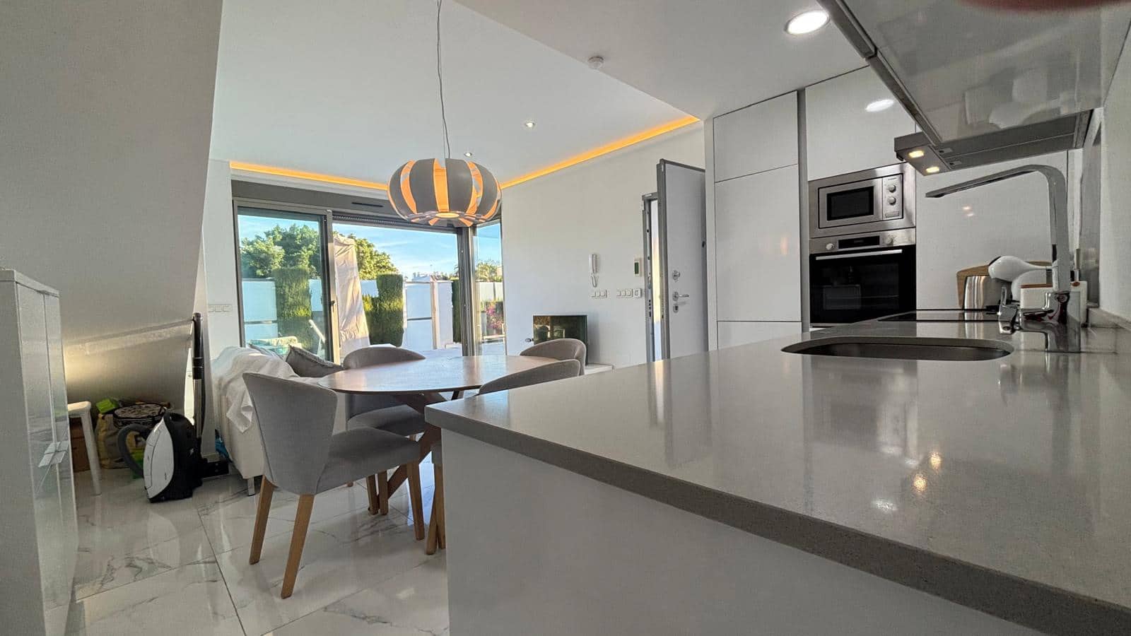 3 soveværelse Villa til salg i Villamartin med swimmingpool garage - € 469.000 (Ref: 9412676)