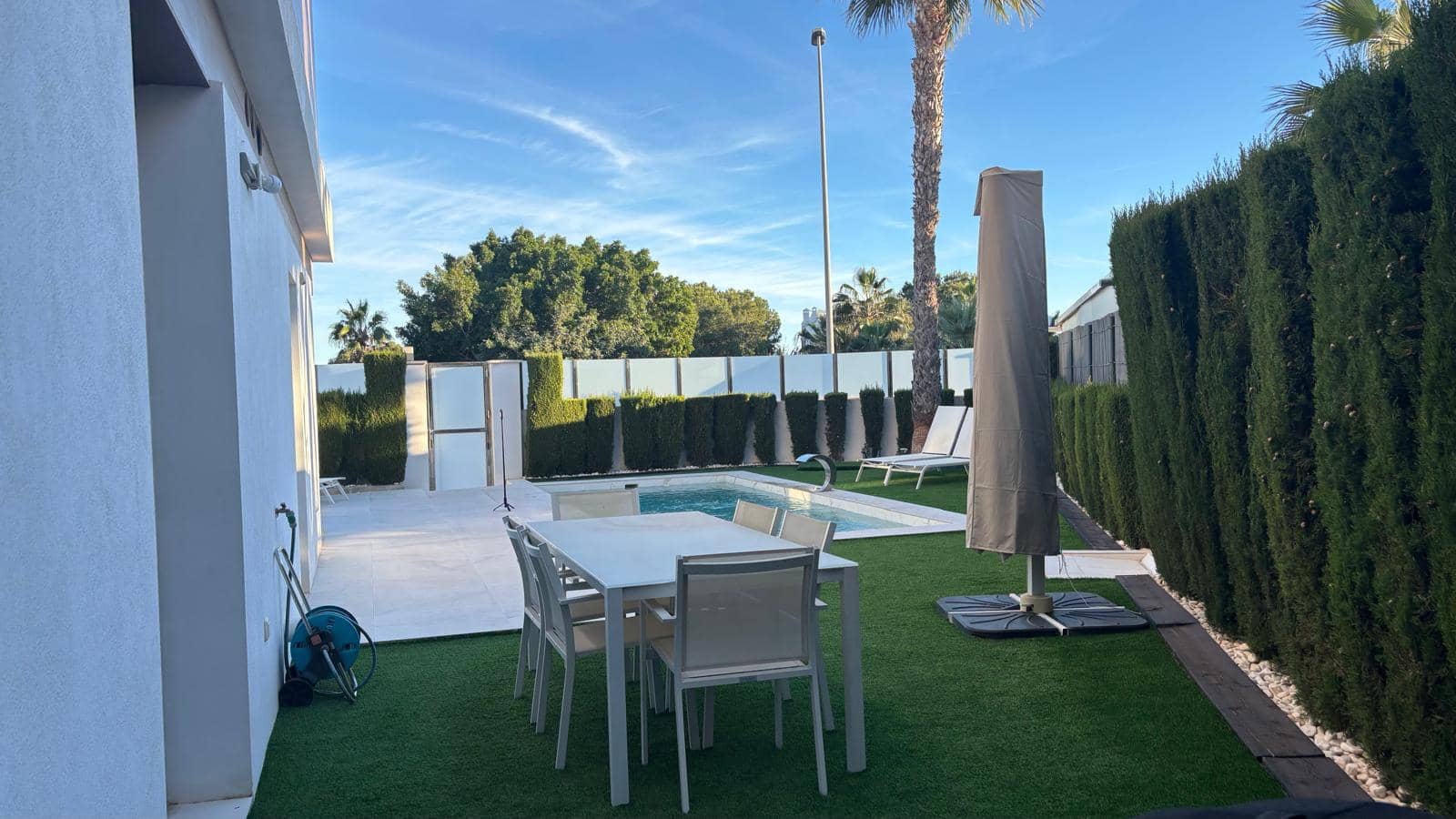 3 soveværelse Villa til salg i Villamartin med swimmingpool garage - € 469.000 (Ref: 9412676)