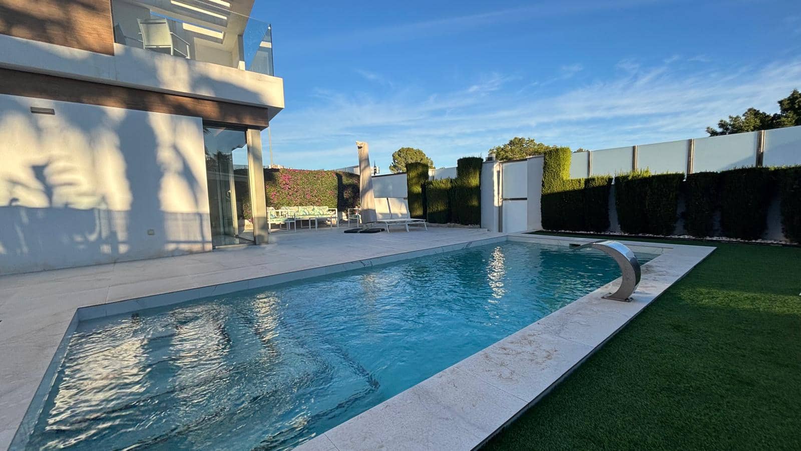 3 soveværelse Villa til salg i Villamartin med swimmingpool garage - € 469.000 (Ref: 9412676)