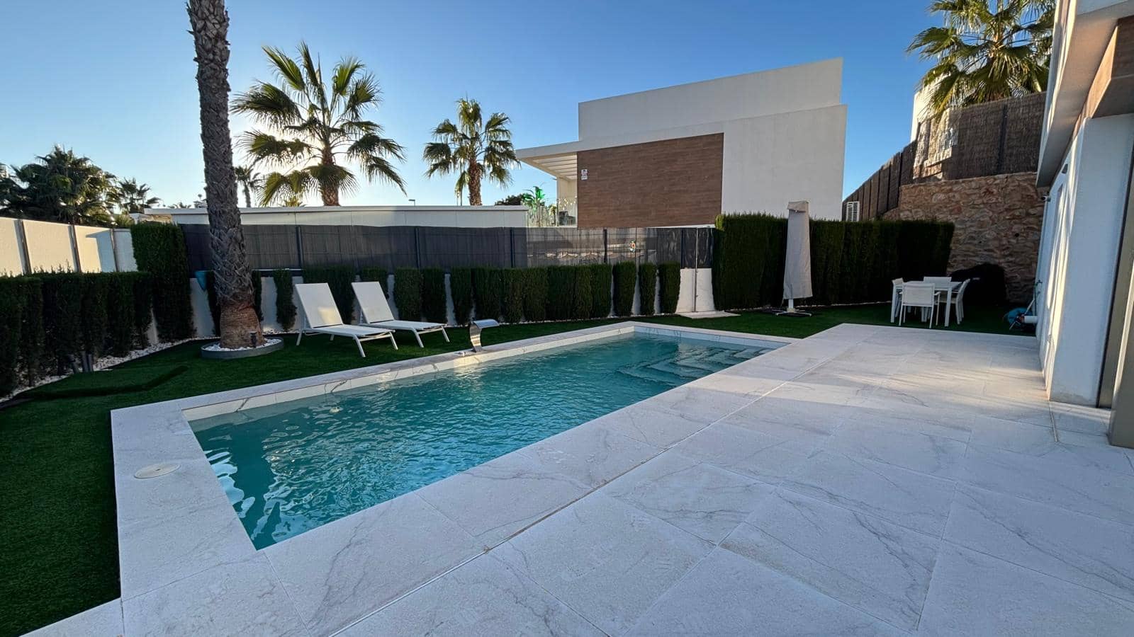 3 soveværelse Villa til salg i Villamartin med swimmingpool garage - € 469.000 (Ref: 9412676)