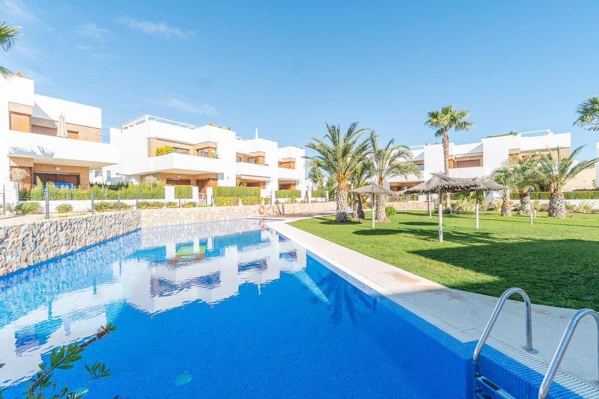 2 soveværelse Lejlighed til salg i La Zenia med swimmingpool garage - € 275.000 (Ref: 9436299)