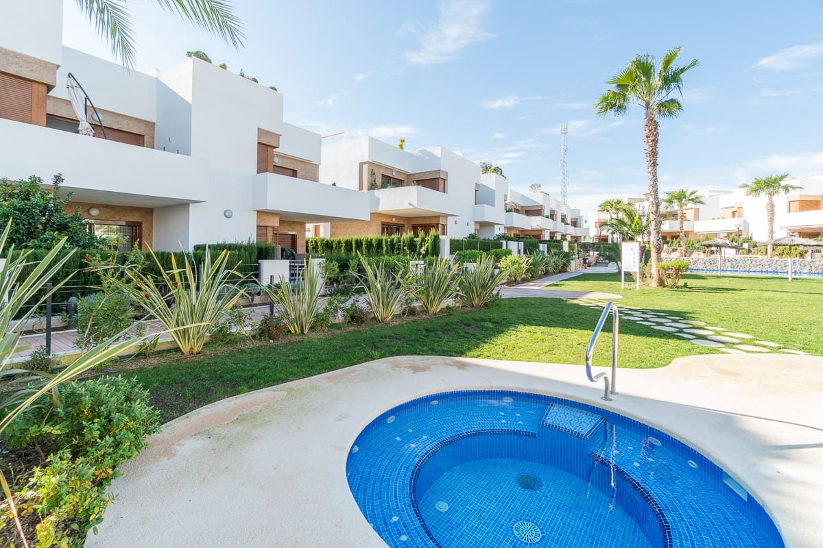 2 soveværelse Lejlighed til salg i La Zenia med swimmingpool garage - € 275.000 (Ref: 9436299)