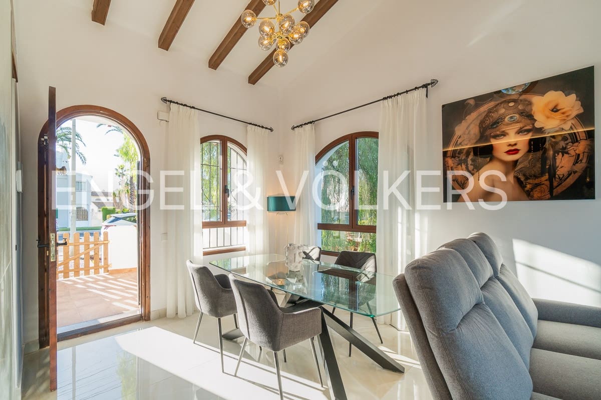 4 sovrum Bungalow att hyra i Villamartin - 2 300 € (Ref: 9525752)