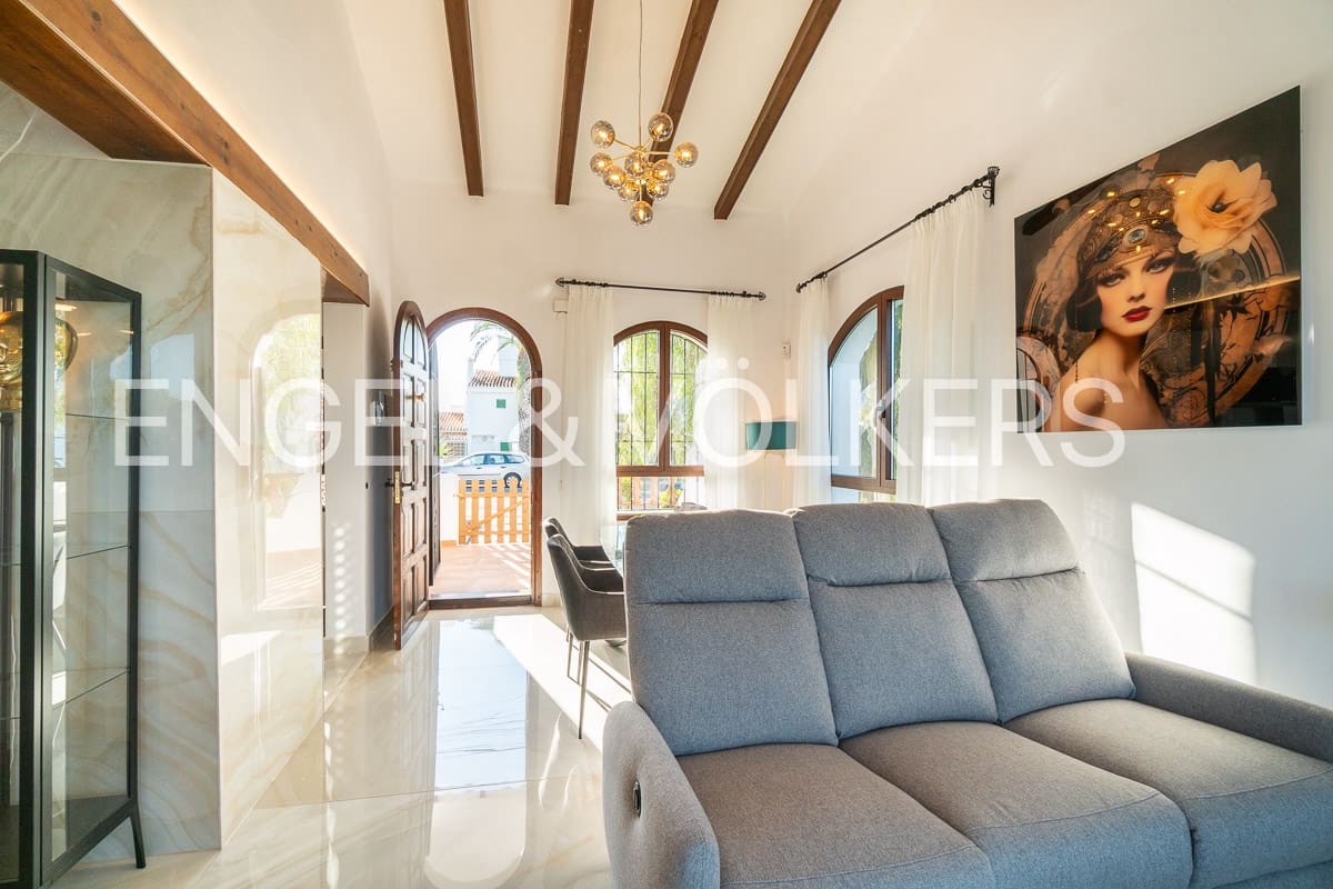 4 sovrum Bungalow att hyra i Villamartin - 2 300 € (Ref: 9525752)