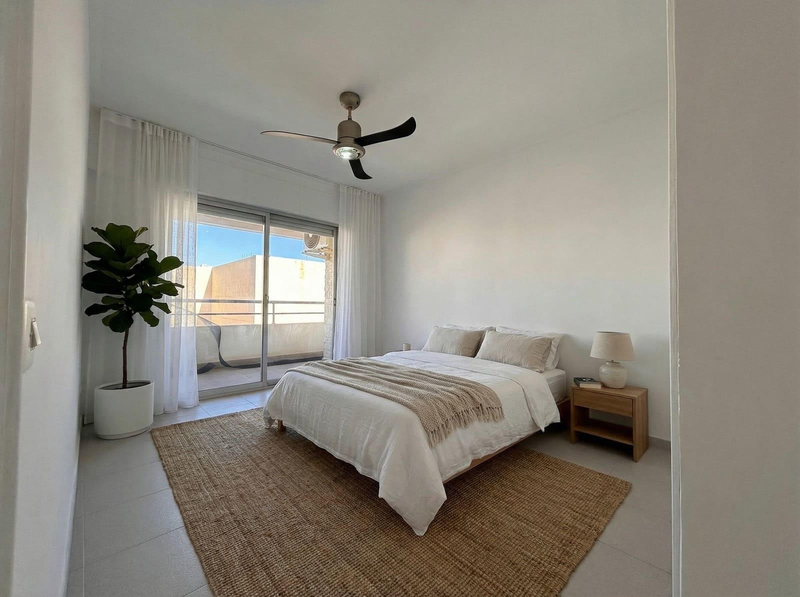 Apartamento de 3 habitaciones en Torrevieja en venta - 300.000 € (Ref: 9585010)