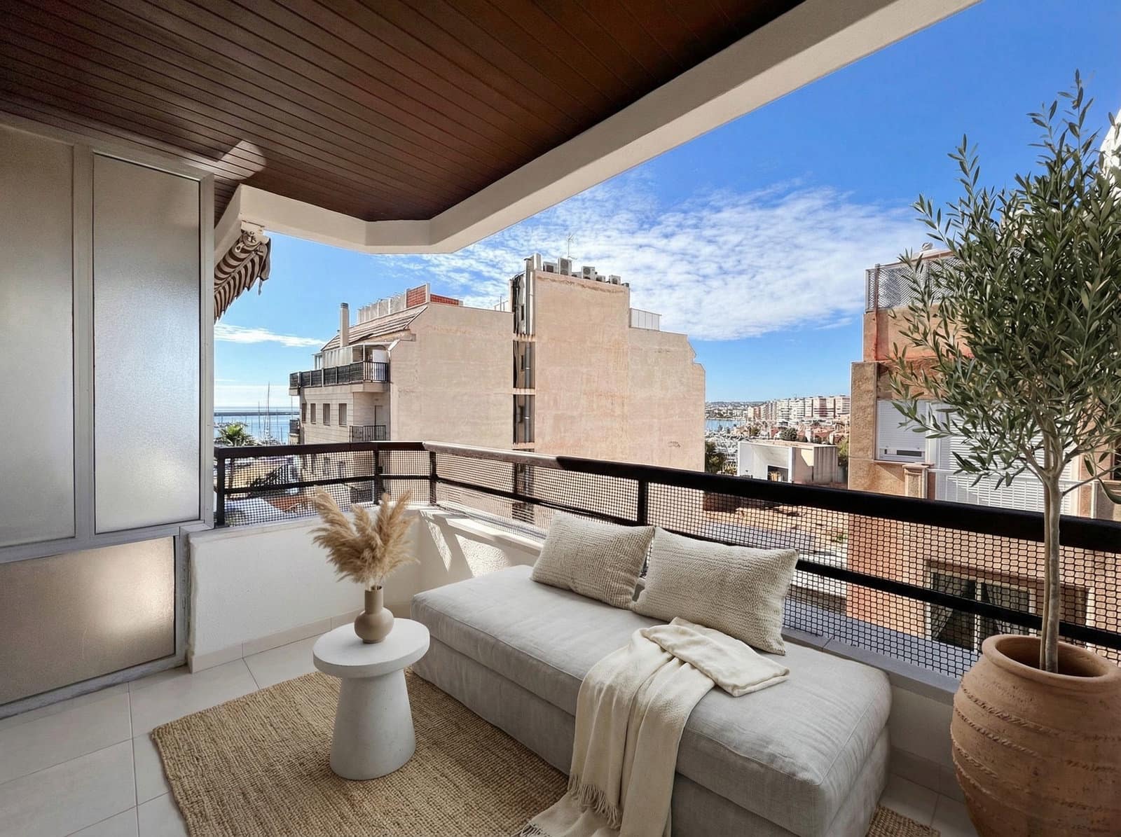 Apartamento de 3 habitaciones en Torrevieja en venta - 300.000 € (Ref: 9585010)