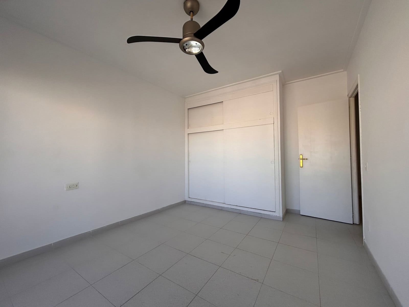 Apartamento de 3 habitaciones en Torrevieja en venta - 300.000 € (Ref: 9585010)