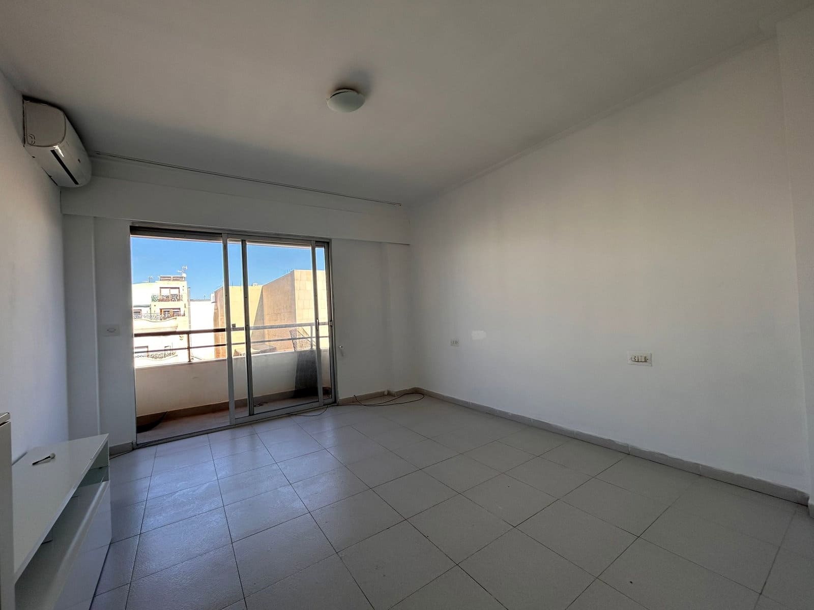 Apartamento de 3 habitaciones en Torrevieja en venta - 300.000 € (Ref: 9585010)