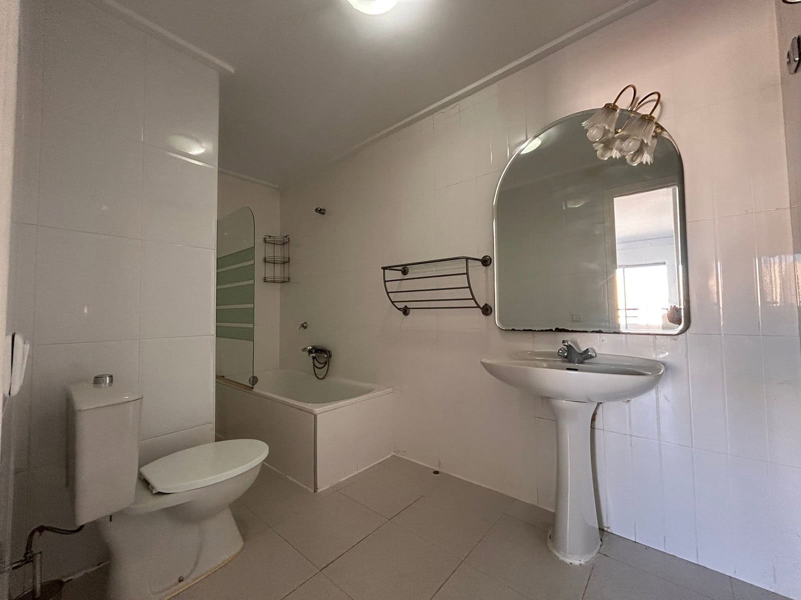 Apartamento de 3 habitaciones en Torrevieja en venta - 300.000 € (Ref: 9585010)