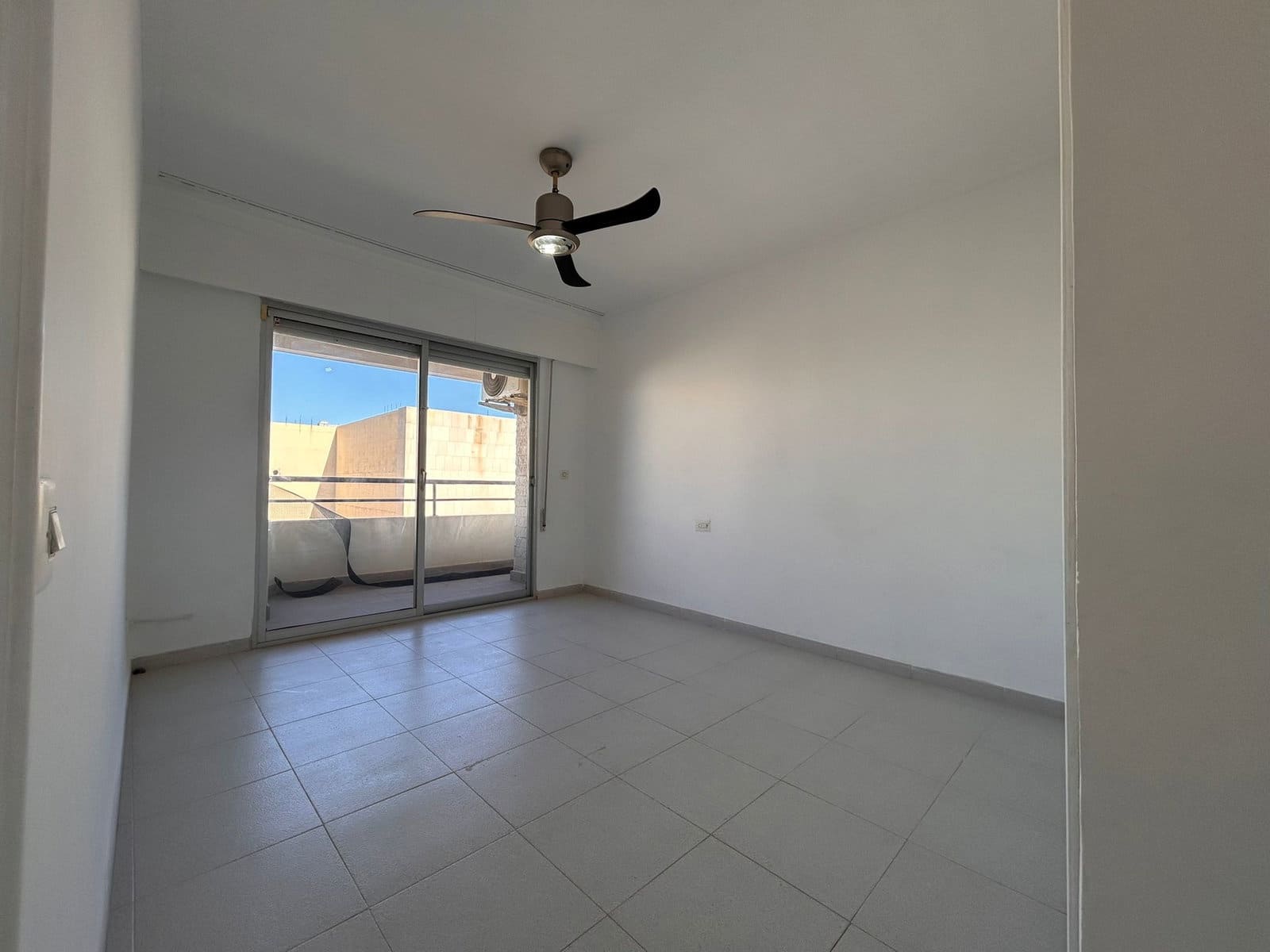 Apartamento de 3 habitaciones en Torrevieja en venta - 300.000 € (Ref: 9585010)