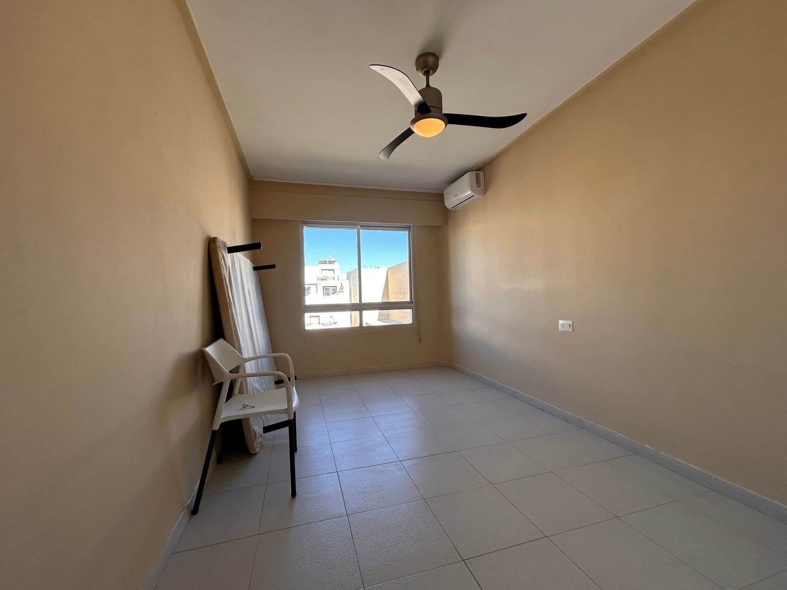 Apartamento de 3 habitaciones en Torrevieja en venta - 300.000 € (Ref: 9585010)