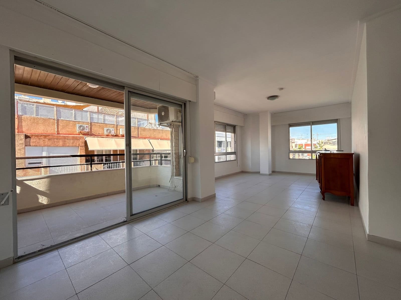 Apartamento de 3 habitaciones en Torrevieja en venta - 300.000 € (Ref: 9585010)