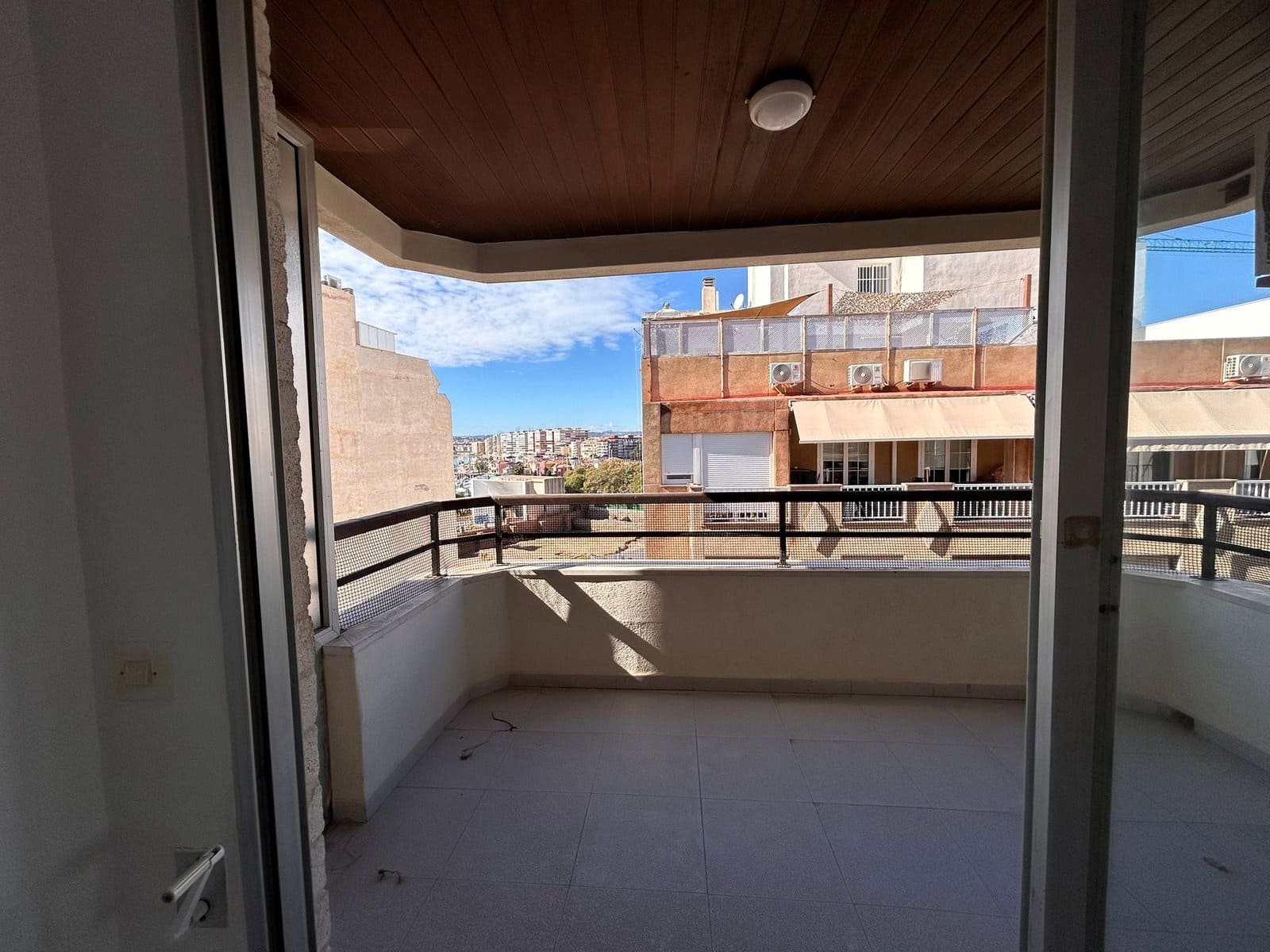 Apartamento de 3 habitaciones en Torrevieja en venta - 300.000 € (Ref: 9585010)