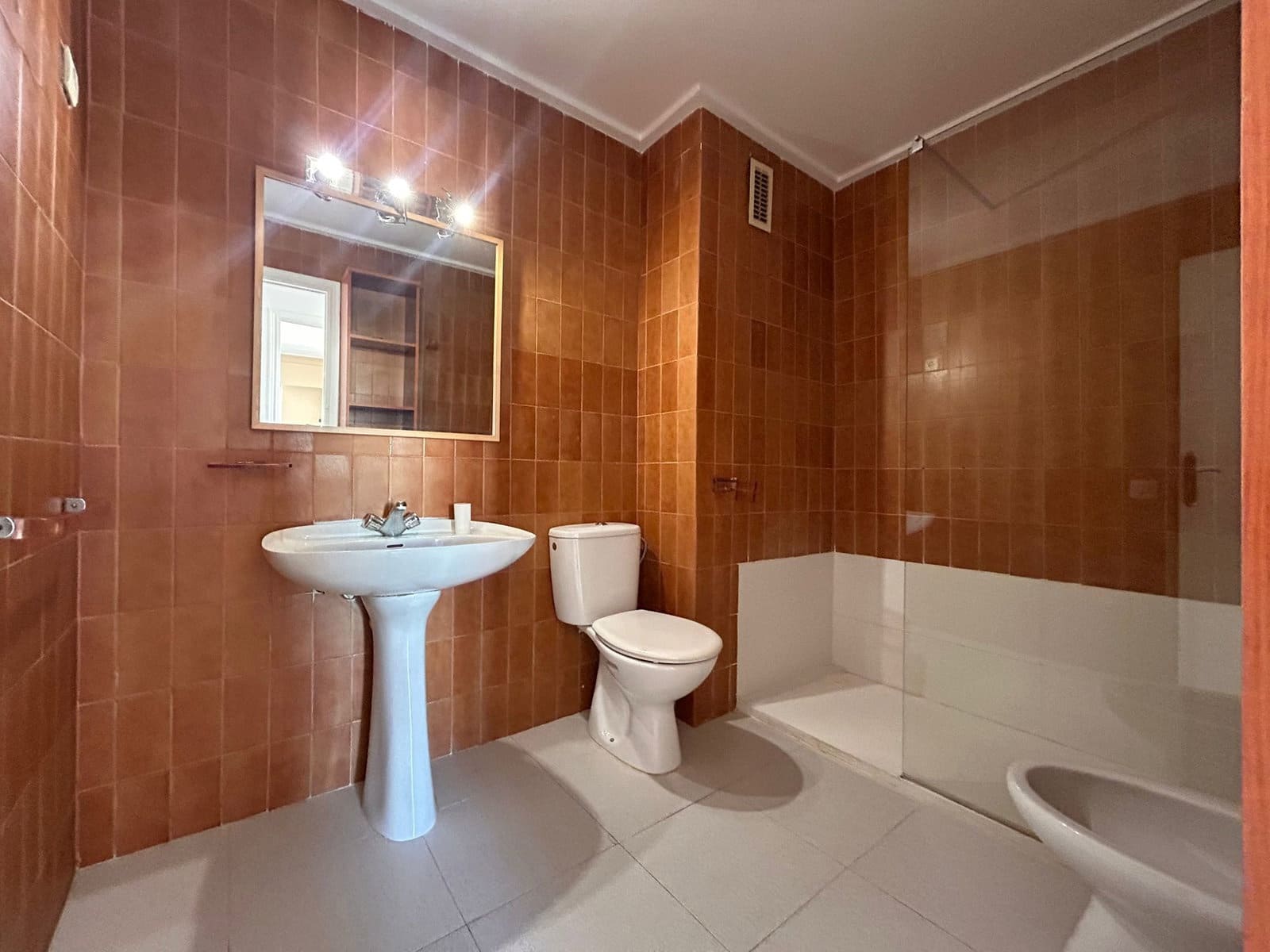 Apartamento de 3 habitaciones en Torrevieja en venta - 300.000 € (Ref: 9585010)