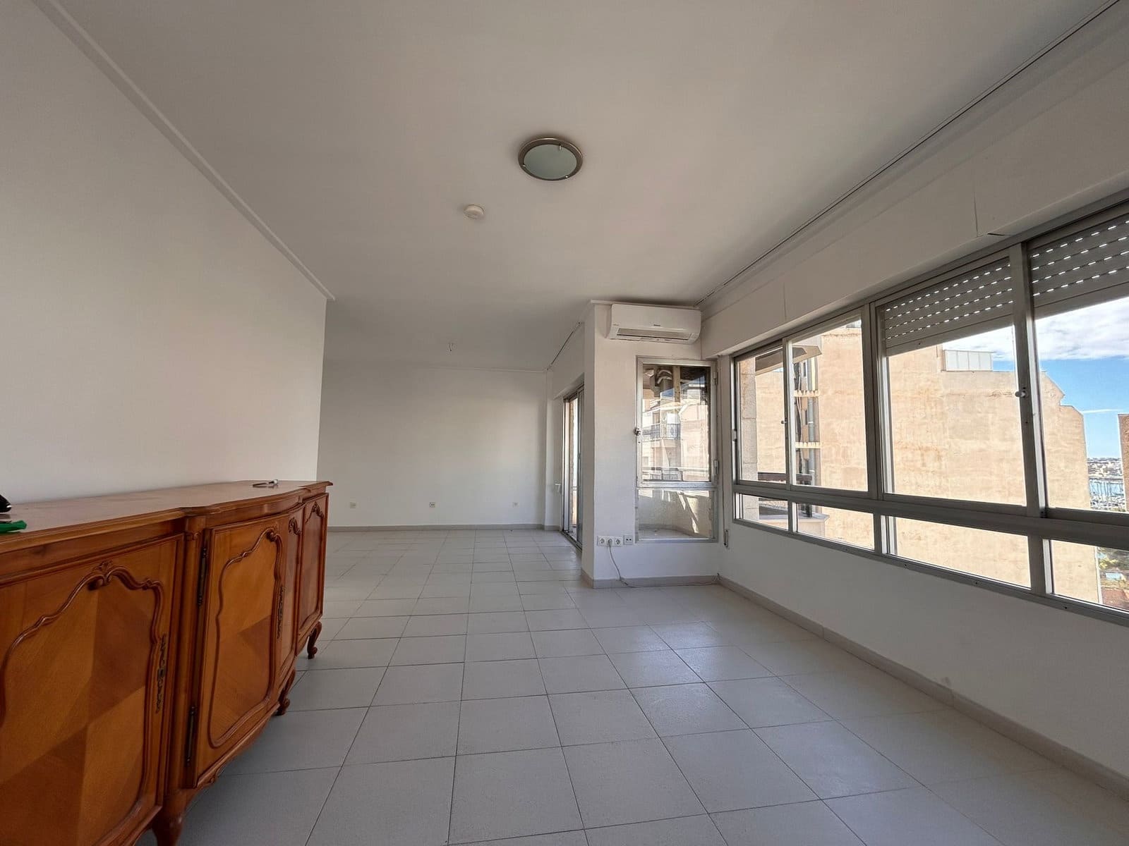 Apartamento de 3 habitaciones en Torrevieja en venta - 300.000 € (Ref: 9585010)