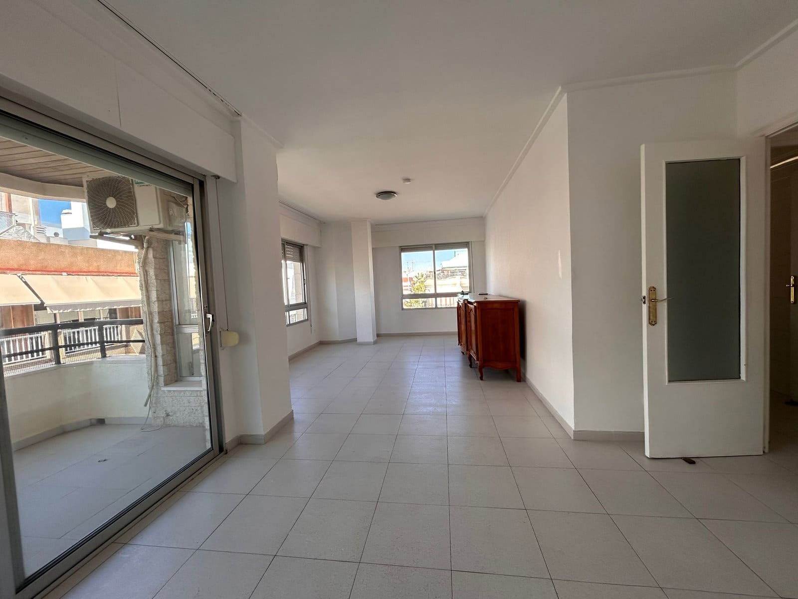 Apartamento de 3 habitaciones en Torrevieja en venta - 300.000 € (Ref: 9585010)