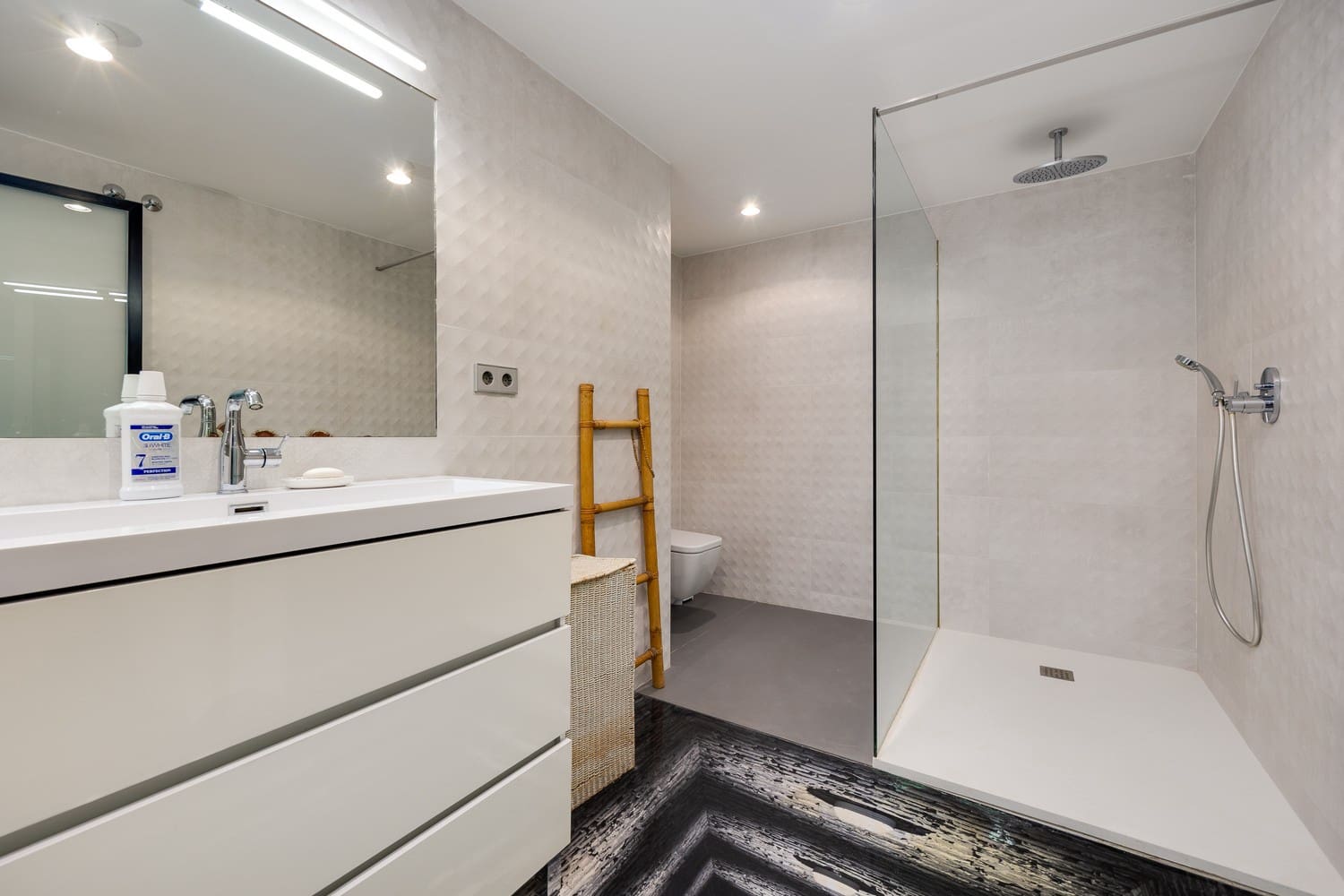 7 makuuhuone Huvila myytävänä paikassa Los Balcones mukana uima-altaan 
autotalli - 1 800 000 € (Ref: 9588148)