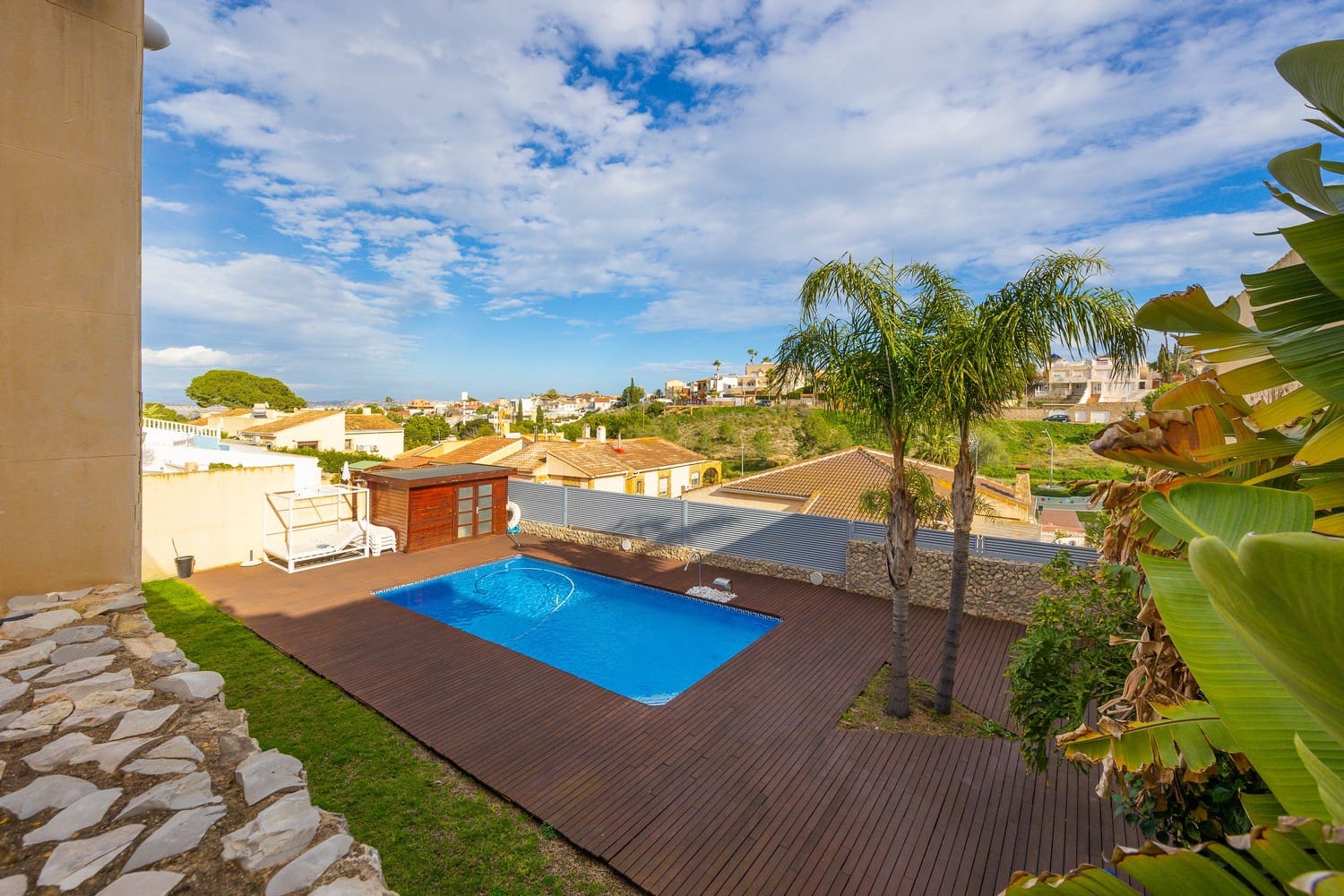 7 makuuhuone Huvila myytävänä paikassa Los Balcones mukana uima-altaan 
autotalli - 1 800 000 € (Ref: 9588148)