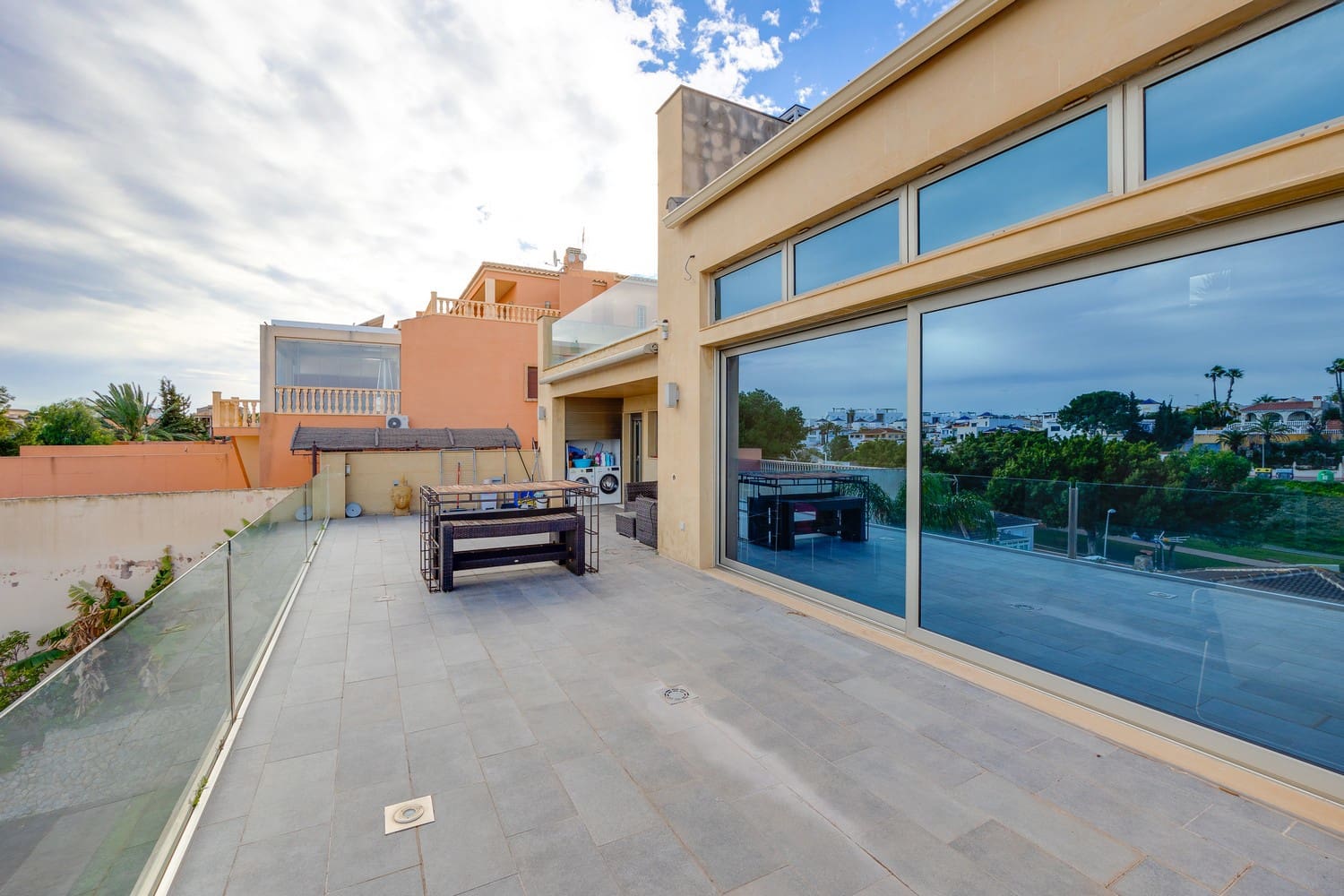 7 makuuhuone Huvila myytävänä paikassa Los Balcones mukana uima-altaan 
autotalli - 1 800 000 € (Ref: 9588148)