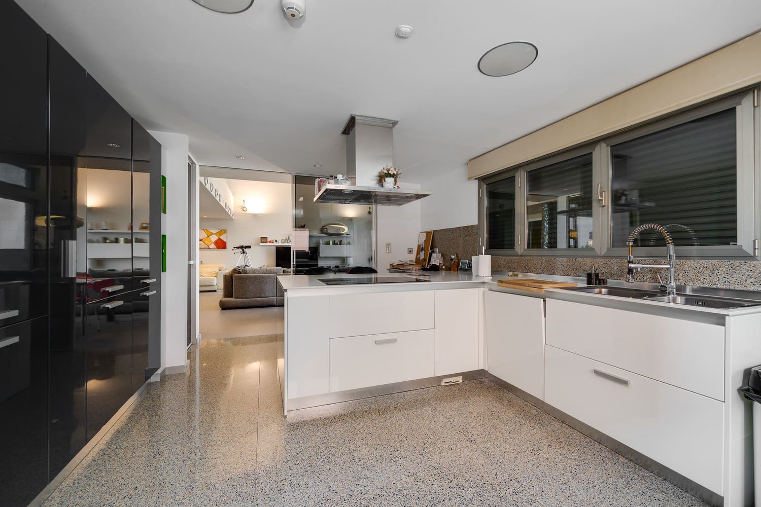 7 makuuhuone Huvila myytävänä paikassa Los Balcones mukana uima-altaan 
autotalli - 1 800 000 € (Ref: 9588148)