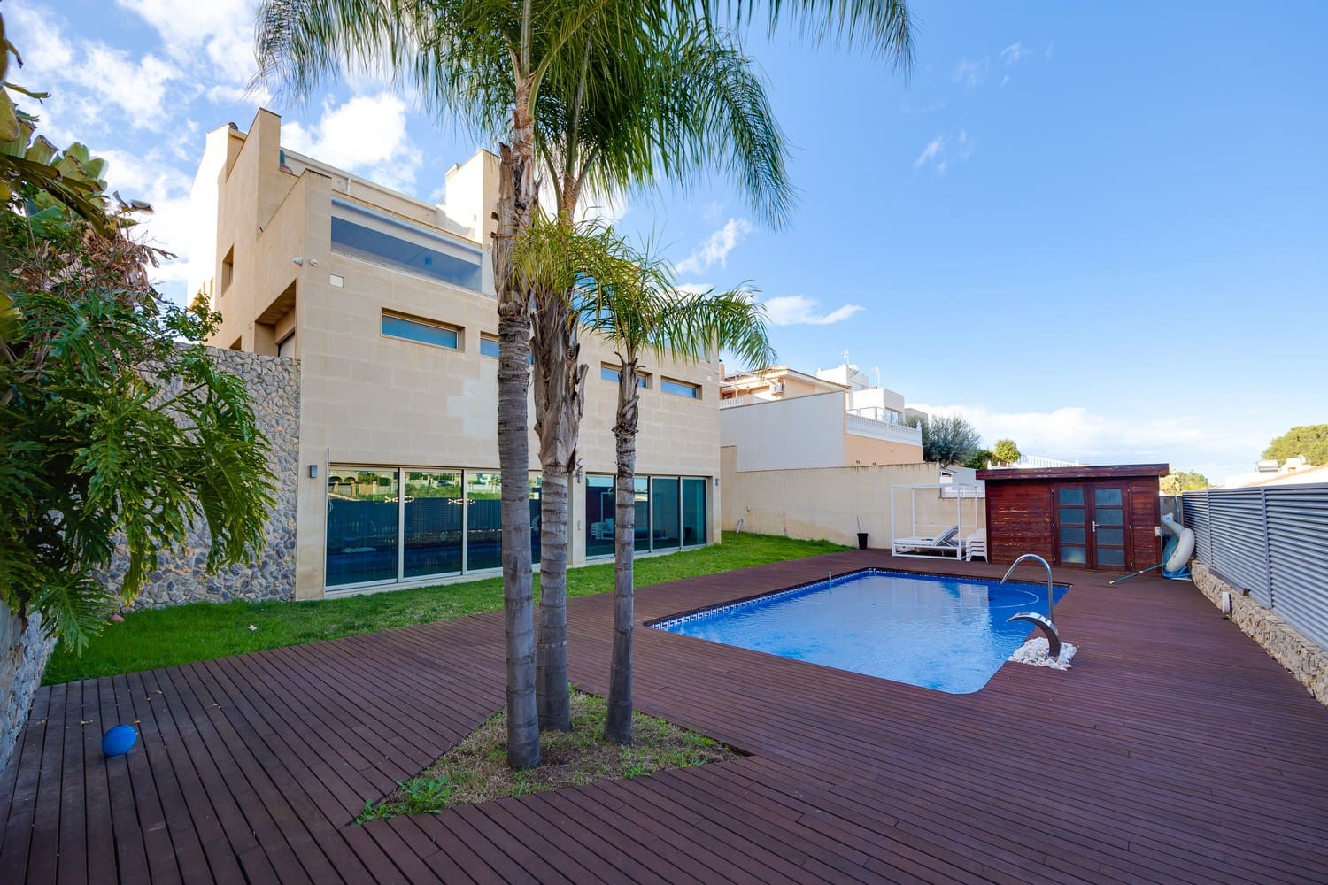 7 makuuhuone Huvila myytävänä paikassa Los Balcones mukana uima-altaan 
autotalli - 1 800 000 € (Ref: 9588148)