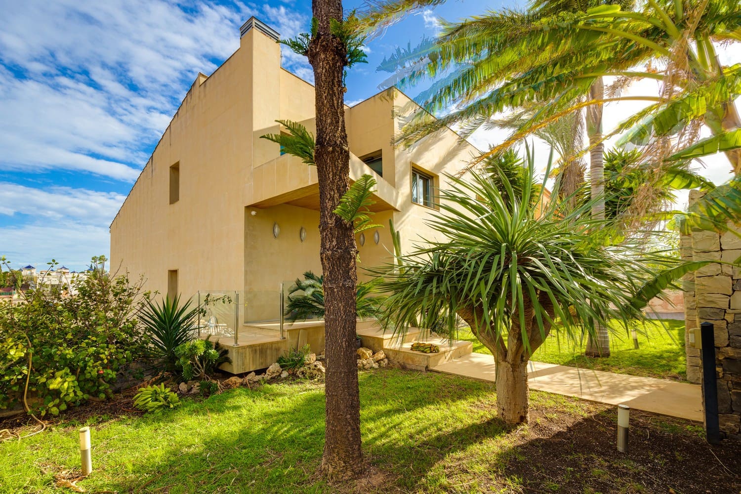 7 makuuhuone Huvila myytävänä paikassa Los Balcones mukana uima-altaan 
autotalli - 1 800 000 € (Ref: 9588148)