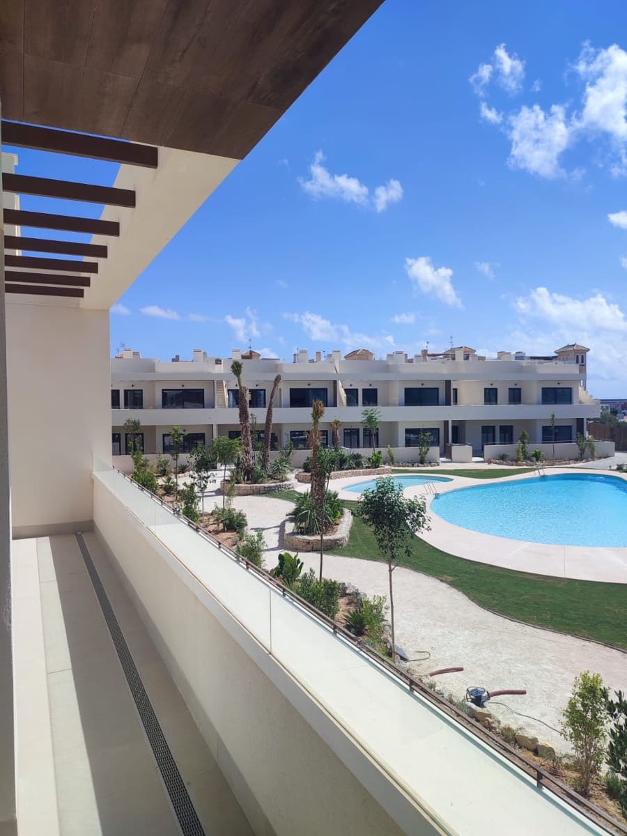 2 Zimmer Apartment zu verkaufen in Torrevieja mit Pool Garage - 370.000 € (Ref: 9593126)