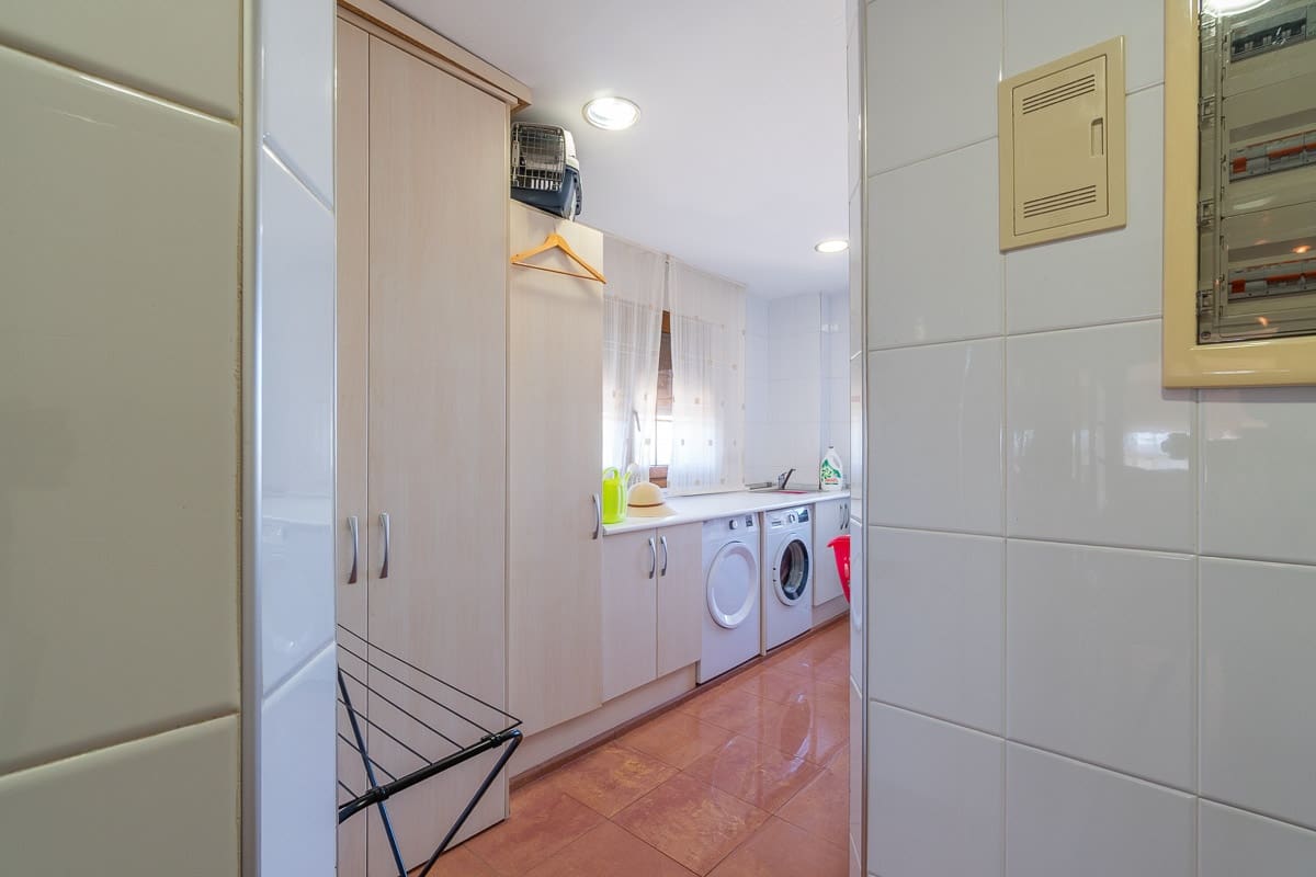 5 makuuhuone Huvila myytävänä paikassa Cabo Roig mukana uima-altaan 
autotalli - 1 040 000 € (Ref: 9596888)