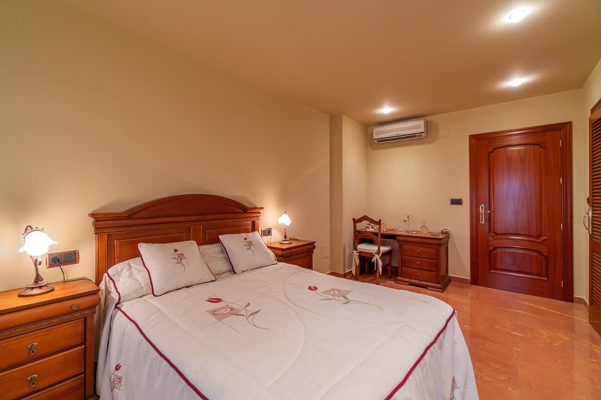 5 makuuhuone Huvila myytävänä paikassa Cabo Roig mukana uima-altaan 
autotalli - 1 040 000 € (Ref: 9596888)