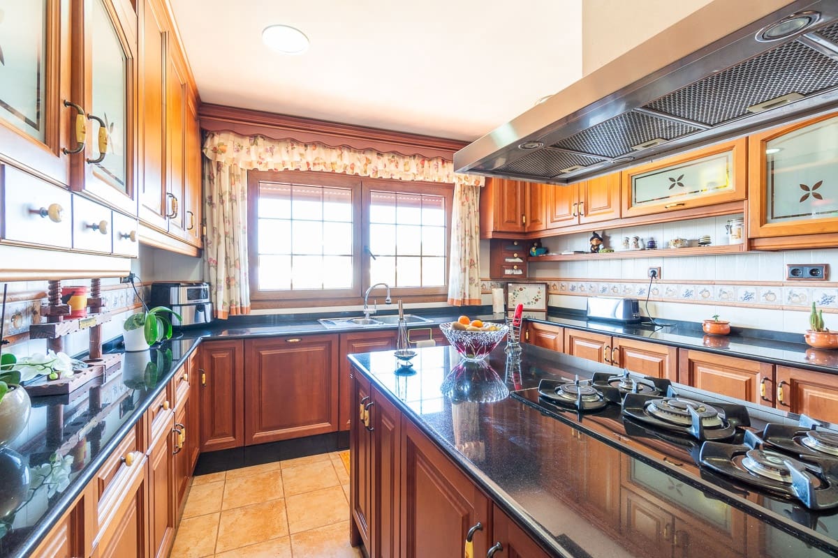 5 makuuhuone Huvila myytävänä paikassa Cabo Roig mukana uima-altaan 
autotalli - 1 040 000 € (Ref: 9596888)