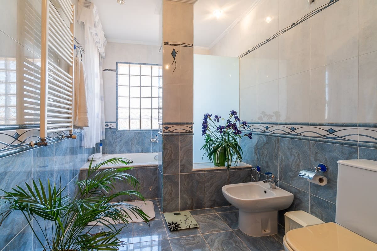 5 makuuhuone Huvila myytävänä paikassa Cabo Roig mukana uima-altaan 
autotalli - 1 040 000 € (Ref: 9596888)