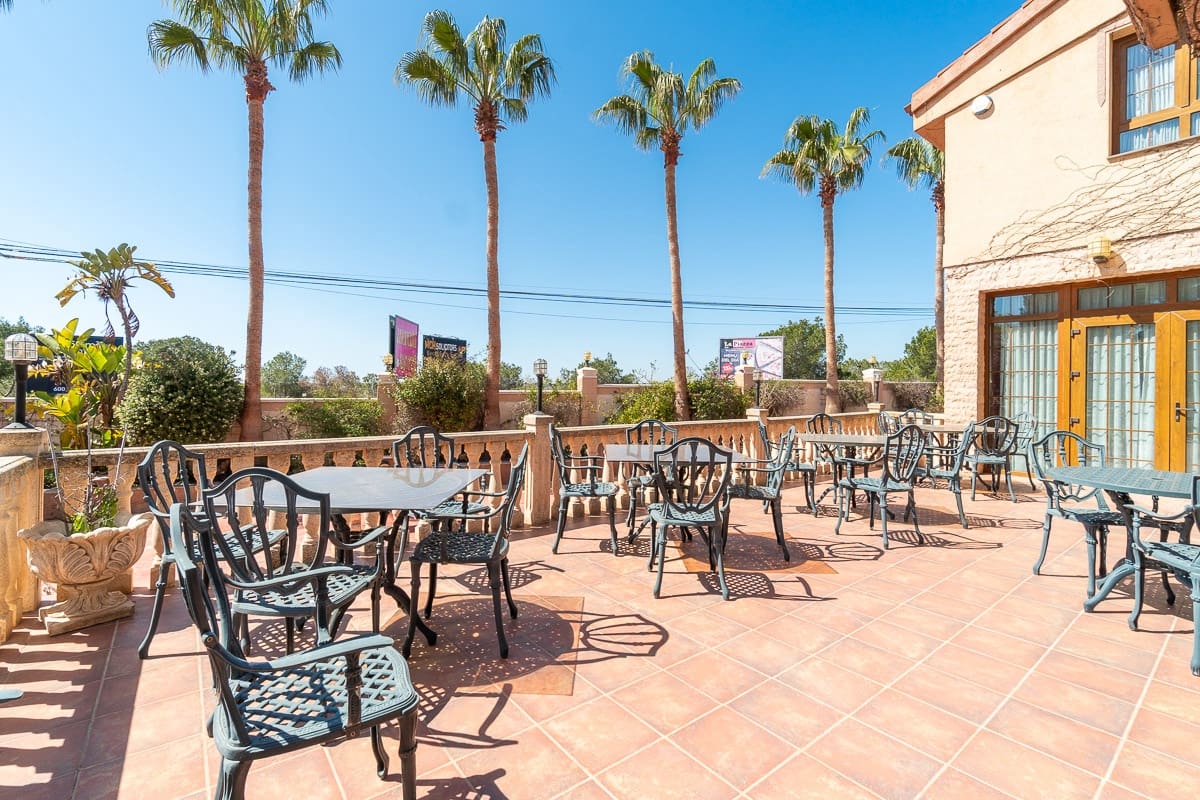 5 makuuhuone Huvila myytävänä paikassa Cabo Roig mukana uima-altaan 
autotalli - 1 040 000 € (Ref: 9596888)