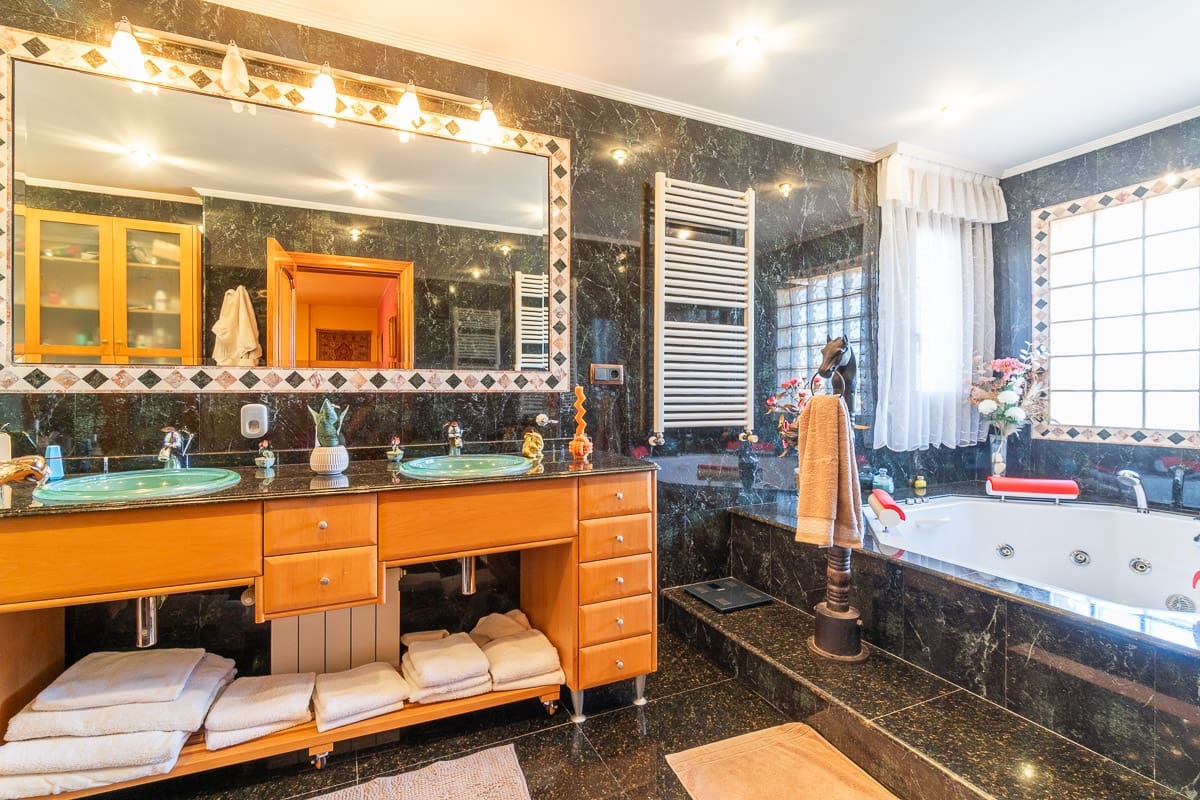 5 makuuhuone Huvila myytävänä paikassa Cabo Roig mukana uima-altaan 
autotalli - 1 040 000 € (Ref: 9596888)