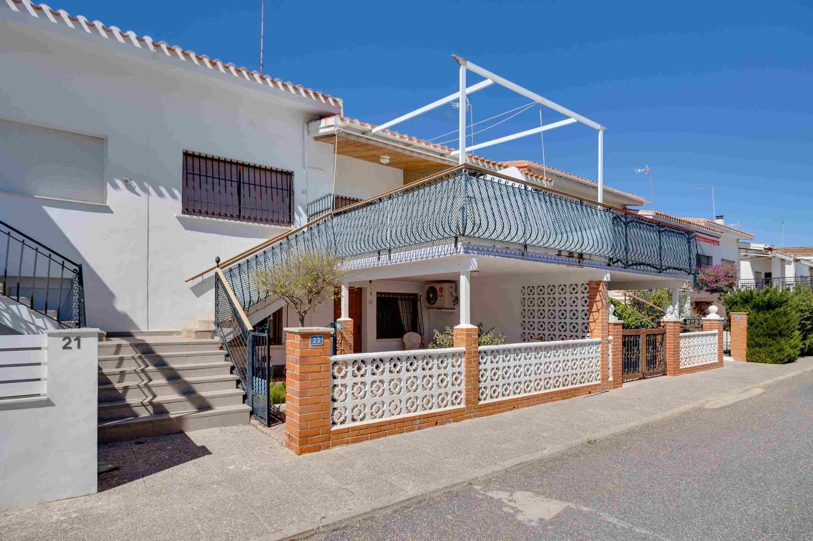 4 soveværelse Rækkehus til salg i Campoamor med garage - € 425.000 (Ref: 9715603)