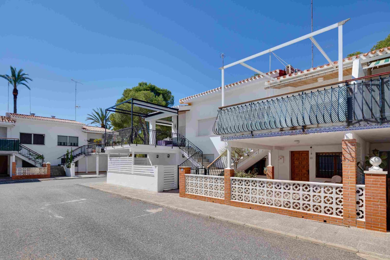 4 soveværelse Rækkehus til salg i Campoamor med garage - € 425.000 (Ref: 9715603)
