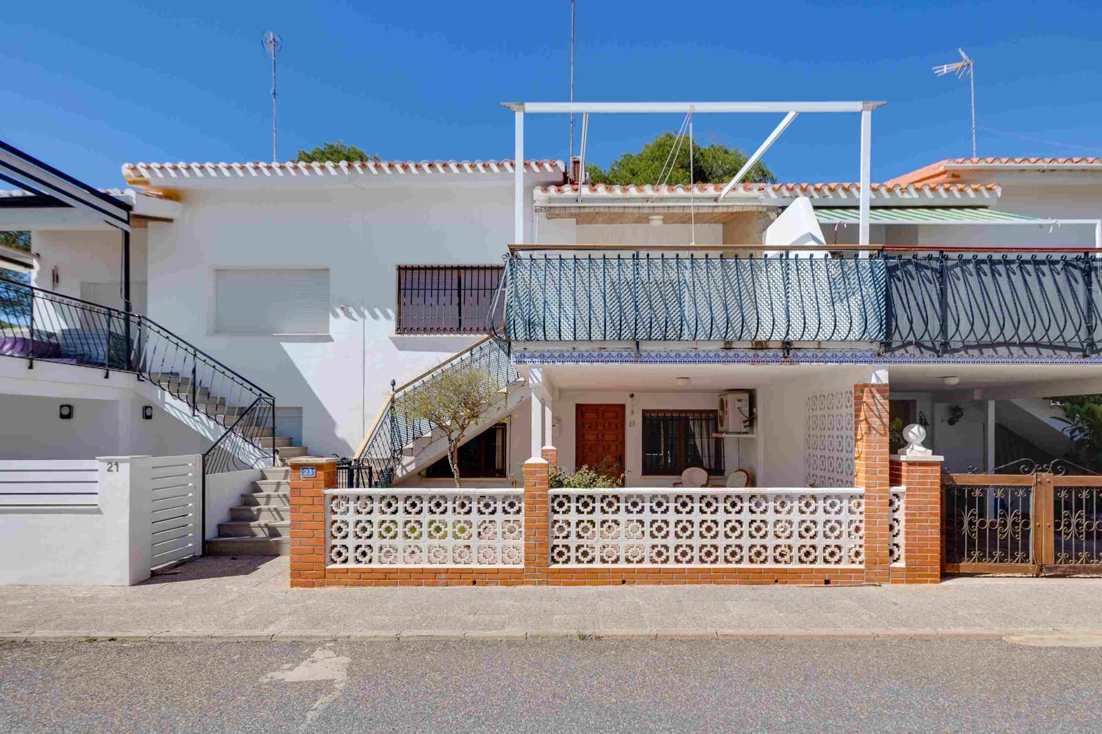 4 soveværelse Rækkehus til salg i Campoamor med garage - € 425.000 (Ref: 9715603)