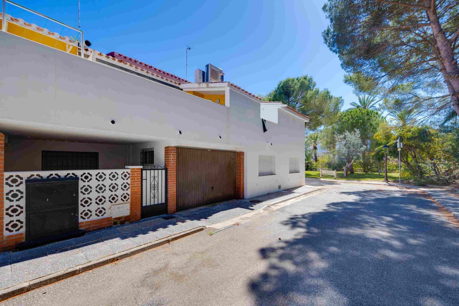 4 soveværelse Rækkehus til salg i Campoamor med garage - € 425.000 (Ref: 9715603)