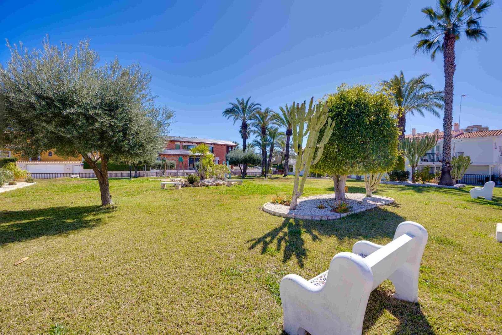 4 soveværelse Rækkehus til salg i Campoamor med garage - € 425.000 (Ref: 9715603)