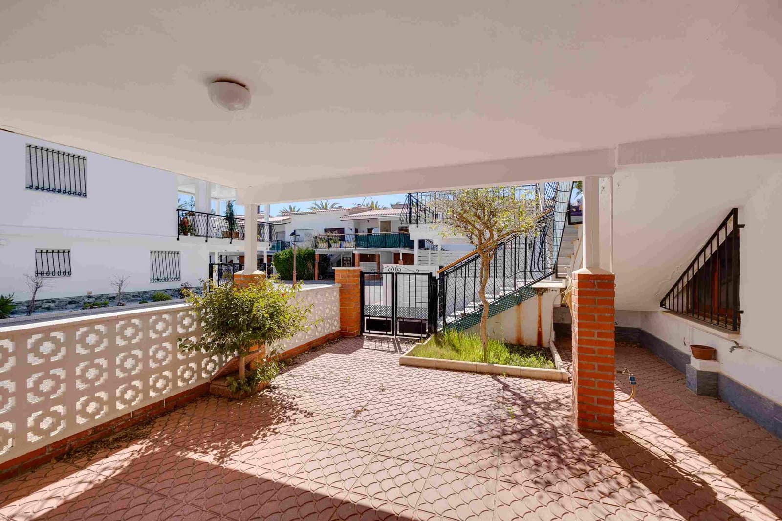 4 bedroom Terraced Villa for sale in Orihuela Costa with garage - € 395,000 (Ref: 9715603)