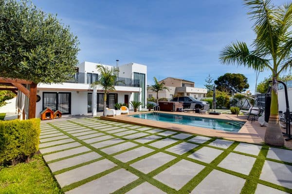 3 chambre Villa/Maison à vendre à Los Balcones avec piscine garage - 1 320 000 € (Ref: 9720309)