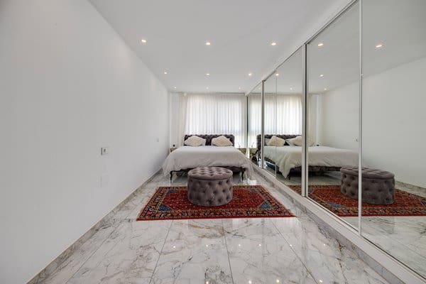 3 soverom Villa til salgs i Torrevieja med svømmebasseng garasje - € 1 320 000 (Ref: 9720309)