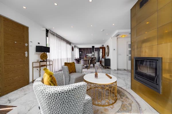 3 soverom Villa til salgs i Torrevieja med svømmebasseng garasje - € 1 320 000 (Ref: 9720309)